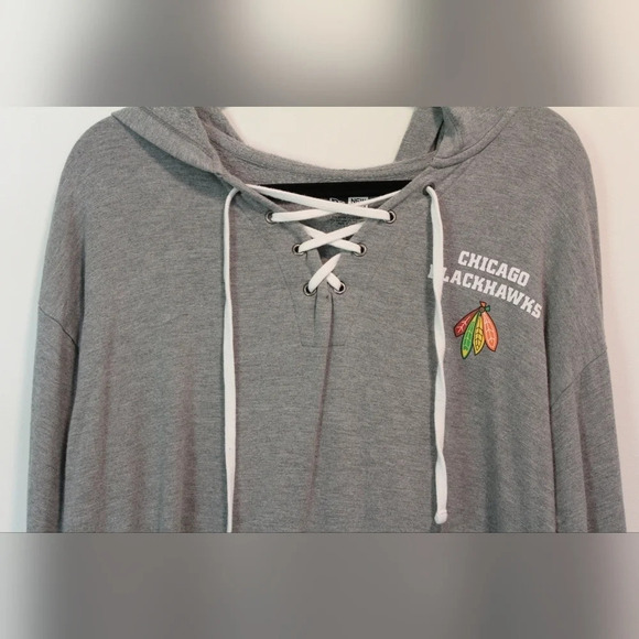 Chicago Blackhawks women's pullover lacefront lightweight sweater - Picture 2 of 5